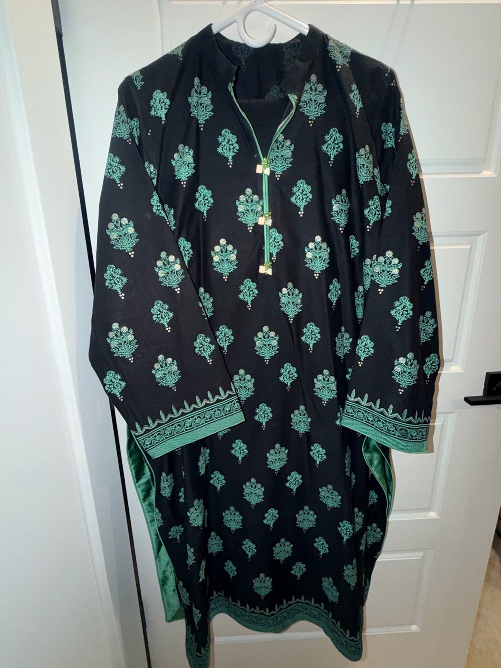 Baroque Lawn Pakistani Outfit